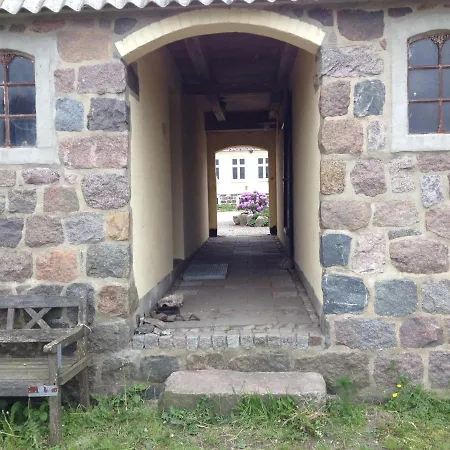 Stutteri Ahl Near And Town *