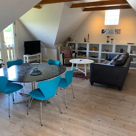 Stutteri Ahl Near And Town *